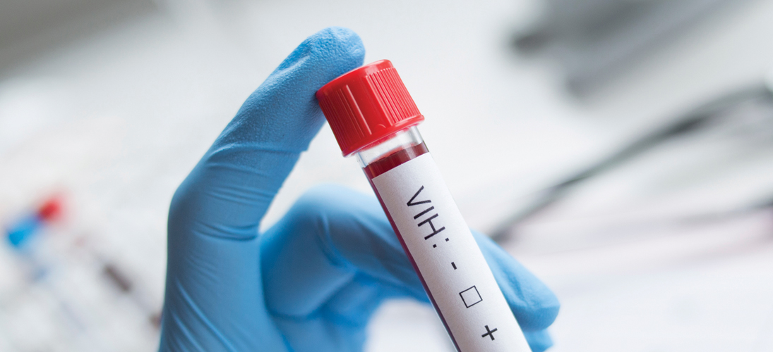 Le 1er décembre marque la journée mondiale de lutte contre le Sida. En 2023, 3 650 personnes ont été contaminées par le VIH en France. Un chiffre stable depuis 2021, après une longue période de diminution.
